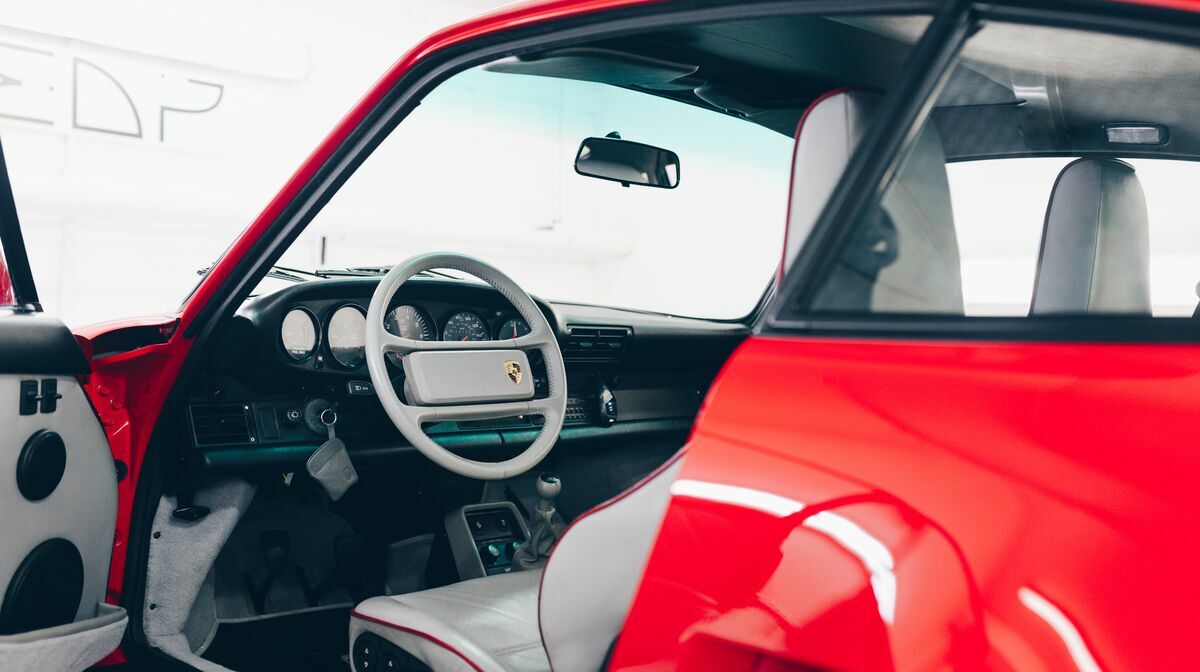 930 Turbo Guards Red