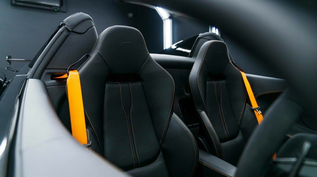 570S Spider Onyx Black