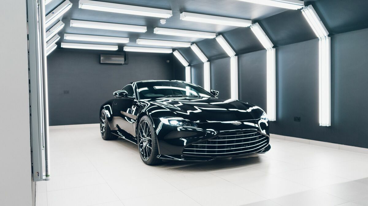 V8 Vantage Onyx Black