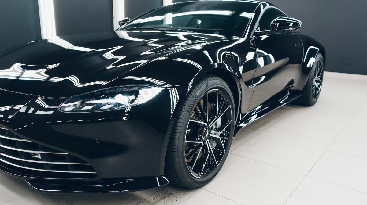 V8 Vantage Onyx Black